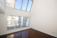 Large 3 Bedroom Penthouse 2 level with 18 foot cieling in dinning/living room to schedule a viewing,... (image 4)