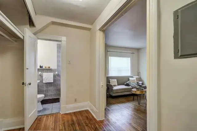 Amazing Bachelor + Den in Long Term Rentals in City of Toronto - Image 7