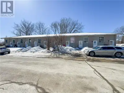 A rare chance to own a 10-unit multi-family property in the thriving town of Woodstock, NB! This wel...