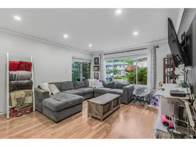 Welcome to your new home in central Abbotsford! Situated in the Alderglen townhome complex, a family...