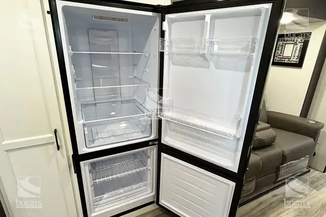 2025 VENTURE RV STRATUS 241VRK in Travel Trailers & Campers in Calgary - Image 20