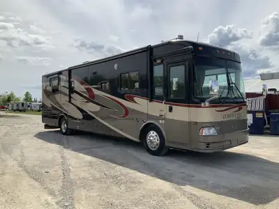 2008 Triple E Empress A4004FGBW Powered by a Cummins diesel engine on a Freightliner chassis with fu...