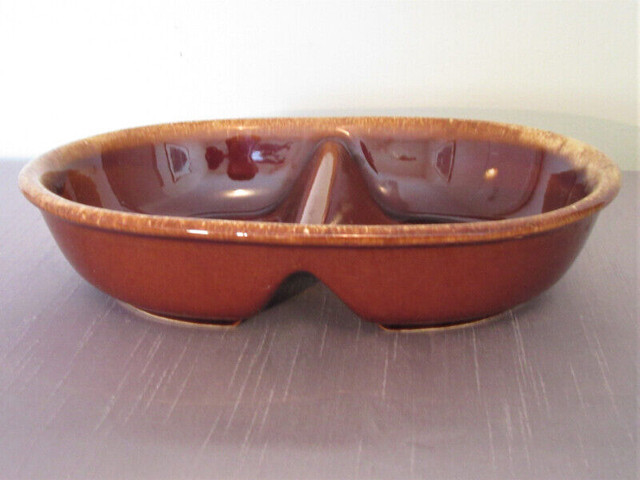 Vintage HULL Brown Drip Divided Serving Bowl, HP Co. Oven Proof dans Art et objets de collection  à Ville de Montréal - Image 3