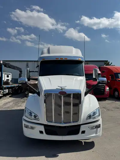 2023 Peterbilt 579 Sleeper – MX-13 / 12-Speed Auto / Warranty to 965,000 KM – 4 Units Available Now...