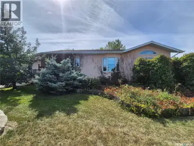 Welcome to this spacious 1,312 sqare foot family home in Midale, situated on a large corner lot with...