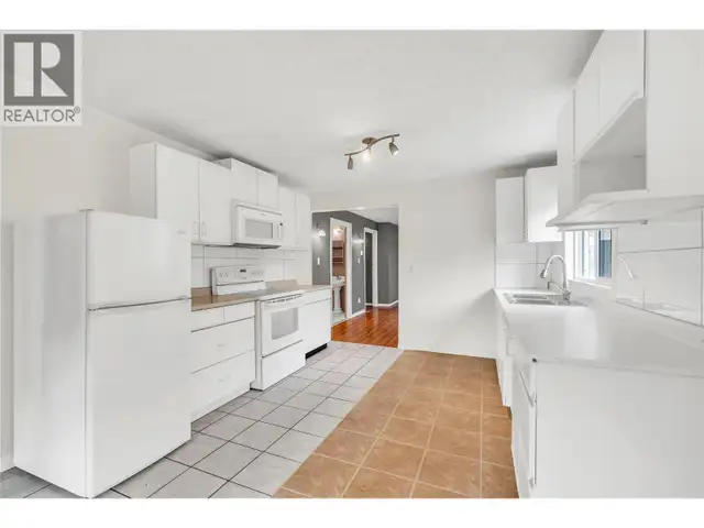 1190 Penticton Avenue Penticton, British Columbia in Houses for Sale in Penticton - Image 6