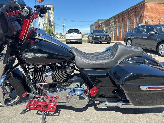 2023 Harley-Davidson Street Glide ~ STREET GLIDE ~ CANANDIAN ~ 1 in Sport Touring in City of Toronto - Image 18