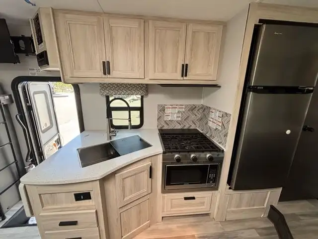 2023 Forester 2441 CD in RVs & Motorhomes in Laval / North Shore - Image 8