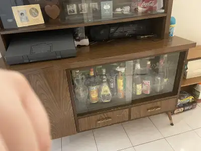 Antique dining room hutch $ 60.00 cash !!!!!! Firm !!!!!!!