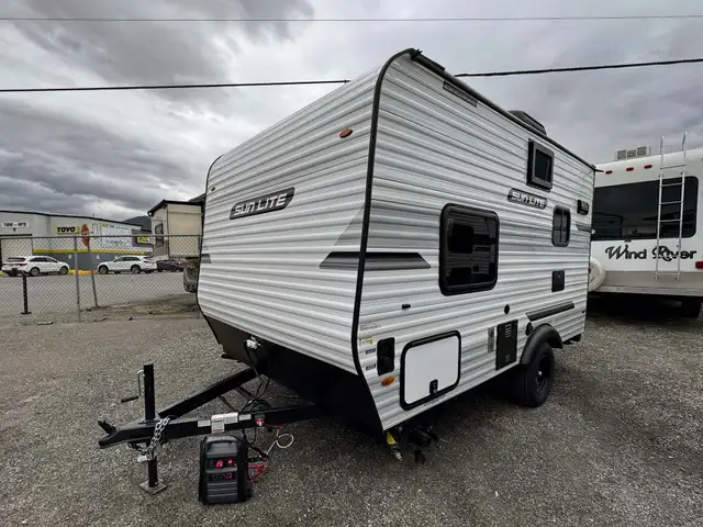 2027 ,Sun Lite,Sunset Park RV 15MB in Travel Trailers & Campers in Kamloops - Image 3