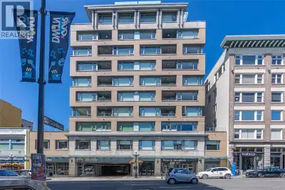Enjoy city, mountain, and harbour views from this beautifully appointed 2-bedroom, 2-bathroom condo...