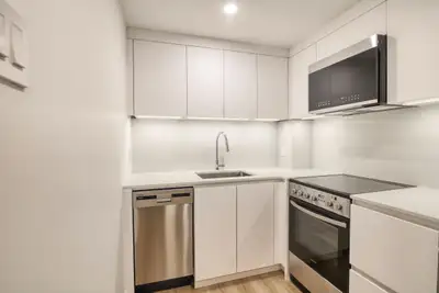 renovated studio apartment near Concordia - ID 3063