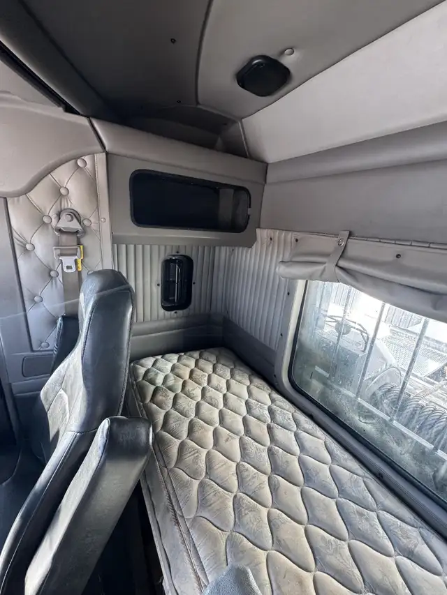 2013 KENWORTH C500 in Heavy Trucks in Kamloops - Image 22