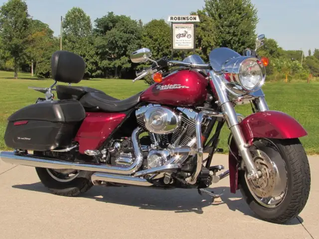 2004 Harley-Davidson FLHRSI Road King Custom in Sport Touring in Leamington - Image 2