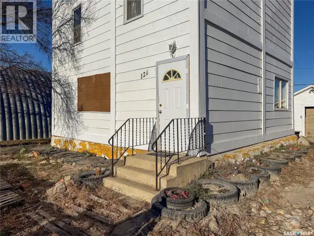 121 1st AVENUE W Shaunavon, Saskatchewan in Houses for Sale in Swift Current - Image 5