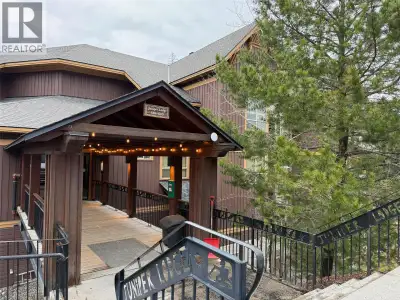 Experience mountain living with this fantastic quarter-share opportunity at Fernie Alpine Resort. Lo...