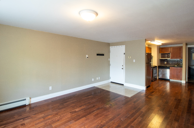 Comfortable 3-Bedroom Student Apartment at 24 Elm Street Available ASAP! Find your ideal student hou...