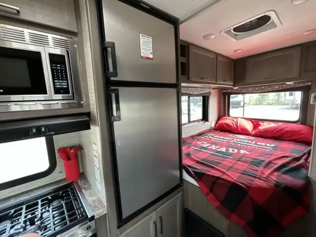 2023 Thor Motor Coach Four Winds 22E in RVs & Motorhomes in Red Deer - Image 17