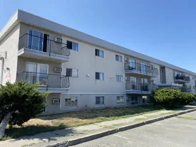 2 Bedroom, 1 Bath Townhome $1,595/month Available Now! Call or text 778-770-5336 to book a viewing....