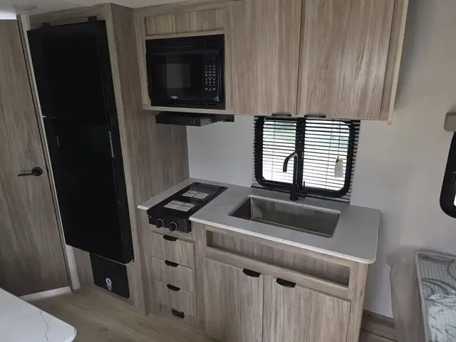 2025 Winnebago Access 18DBH in Travel Trailers & Campers in Penticton - Image 7