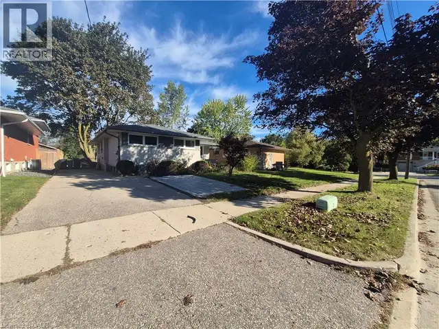 11 DUNCAIRN Avenue Kitchener, Ontario in Houses for Sale in Kitchener / Waterloo - Image 3