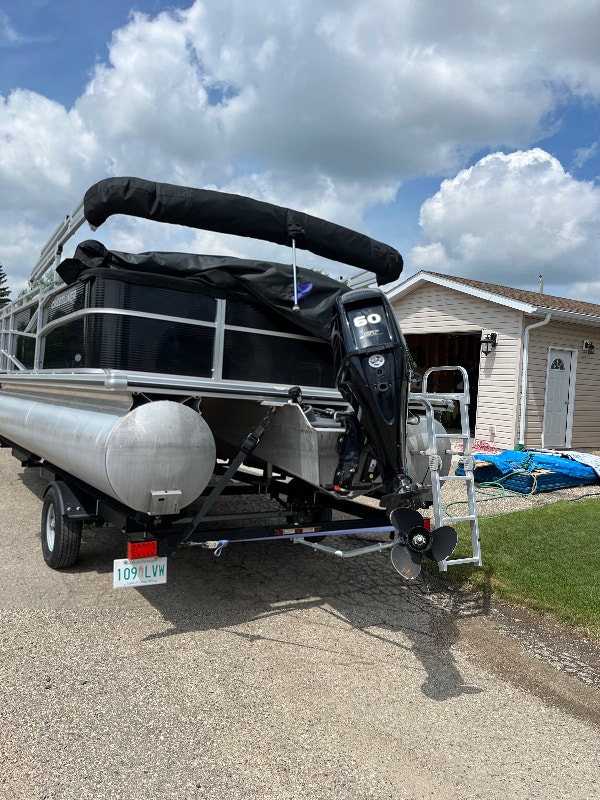 Pontoon boat Powerboats & Motorboats Regina Kijiji