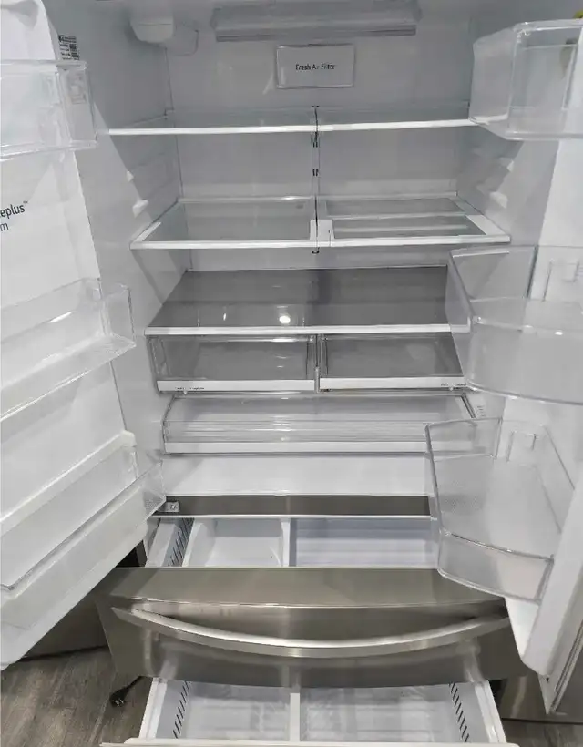 LG 36" Stainless Steel 4 Door Fridge Refrigerator Bottom Freezer in Refrigerators in Hamilton - Image 3