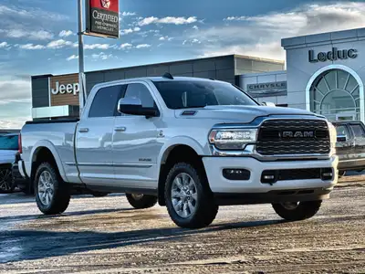 This One Owner 2019 RAM 3500 Crew Cab 4x4 Limited 149 WB 6.4 Box has the I6 6.7L Cummins Diesel engi...