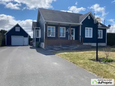 Magnifique propriété située dans un quartier familial paisible à proximité des autoroutes 20 et 55,...