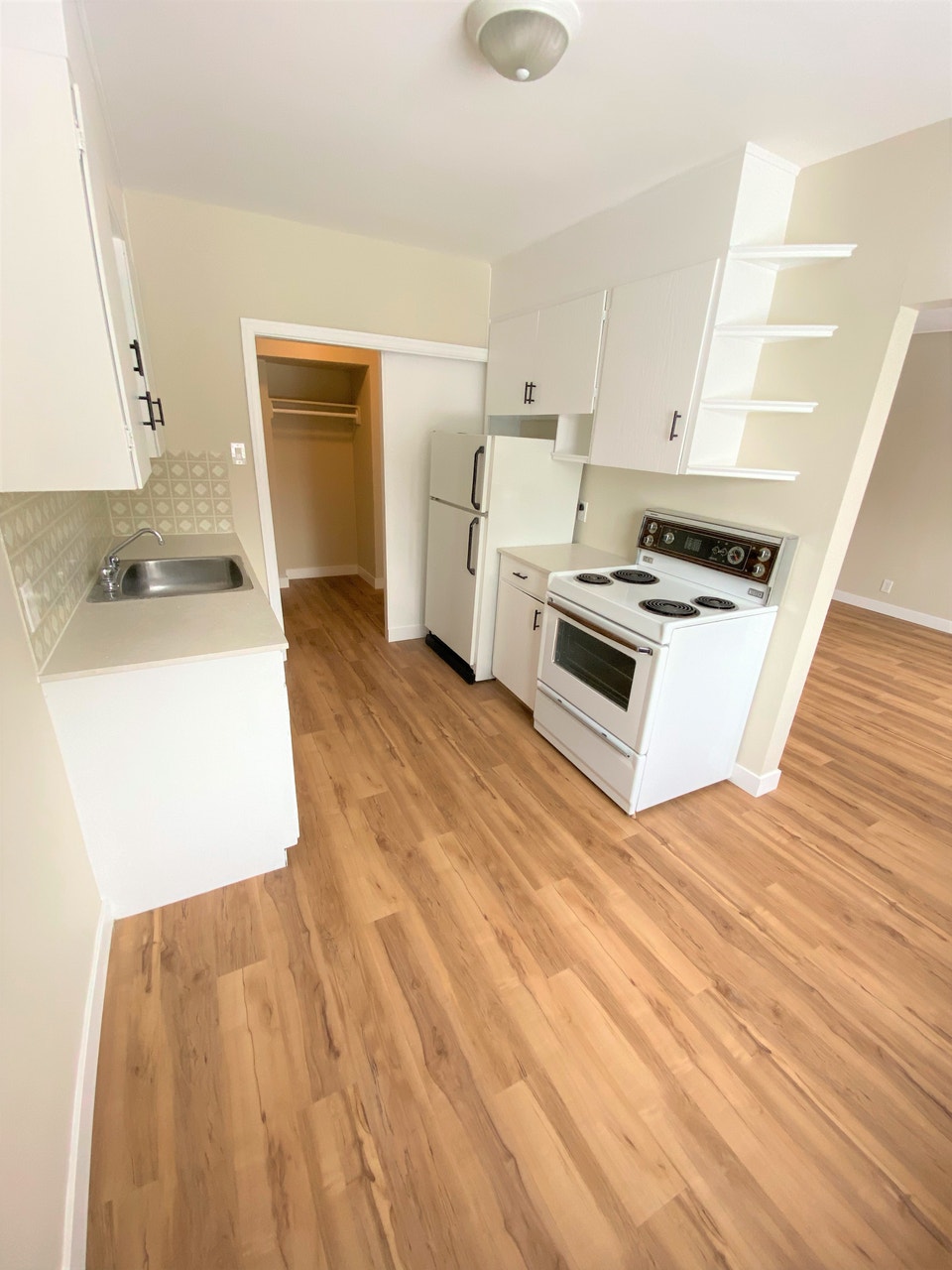 Classic 2 Bed + Den Suite - HEAT INCLUDED starting at $1225 2