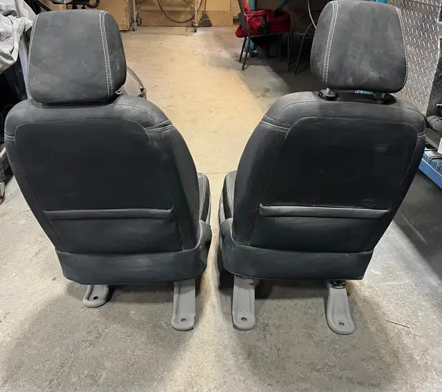 2011-2017 Jeep Wrangler Sahara Seats in Auto Body Parts in St. Catharines - Image 2