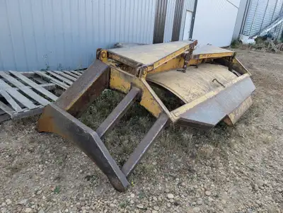 Pour assistance en Francais, SVP applez Chris 780-266-8827, merci beaucoup. CATERPILLAR BRUSH RAKE B...