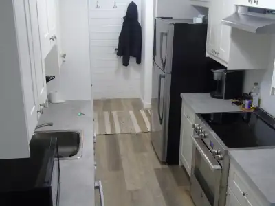 Fully renovated & furnished 1 Bedroom Apartment in Cranbrook