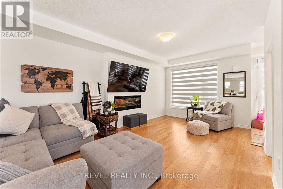 25 LAKE TRAIL WAY Whitby (Brooklin), Ontario 3