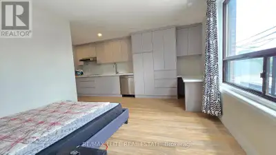 Immaculately clean and well-maintained 1-bedroom 2nd floor apartment in a quiet triplex in Mimico, S...