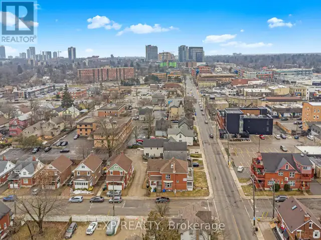 30 REGINA STREET N Waterloo, Ontario in Long Term Rentals in Kitchener / Waterloo - Image 22