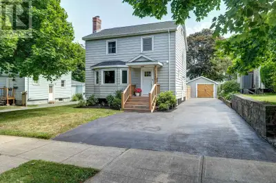 Make yourself at home at 3285 Samuel Walker Drive, one of Halifaxs sweetest and most convenient loca...