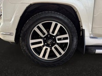 Experience the uncompromising durability of a true body-on-frame legend, featuring standard 4WD, LED... (image 7)