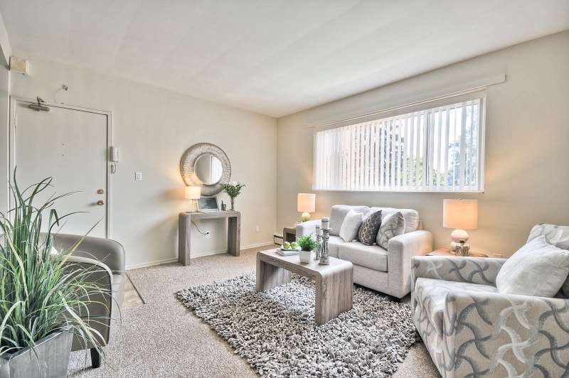 Great 2 bedroom apartment for rent near Downtown Brockville! Long