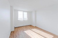 Amenities: Fitness Centre • Library • Quiet Building • Social Room Suite & Building: Bachelor, one-b... (image 8)
