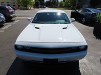 6-SPEED MANUAL - R/T Classic Pkg - WHITE ON RED INT CALL FOR APPOINTMENT 100% CANADIAN VEHICLE Visit... (image 6)