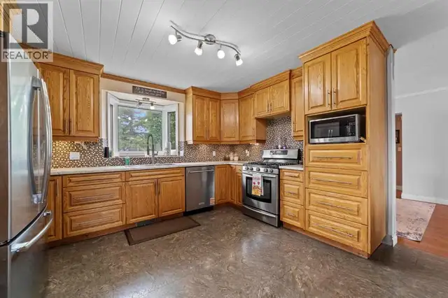 10 Railway Avenue N Rosalind, Alberta in Houses for Sale in Strathcona County - Image 13
