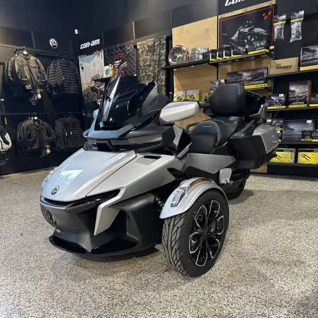 2023 Can-Am Spyder Platinum RT Limited in Street, Cruisers & Choppers in Ottawa - Image 2