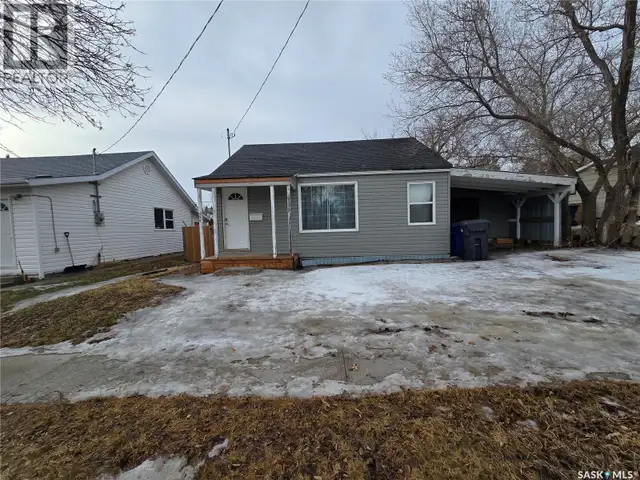 336 2ND AVENUE SE Weyburn, Saskatchewan in Houses for Sale in Regina - Image 2