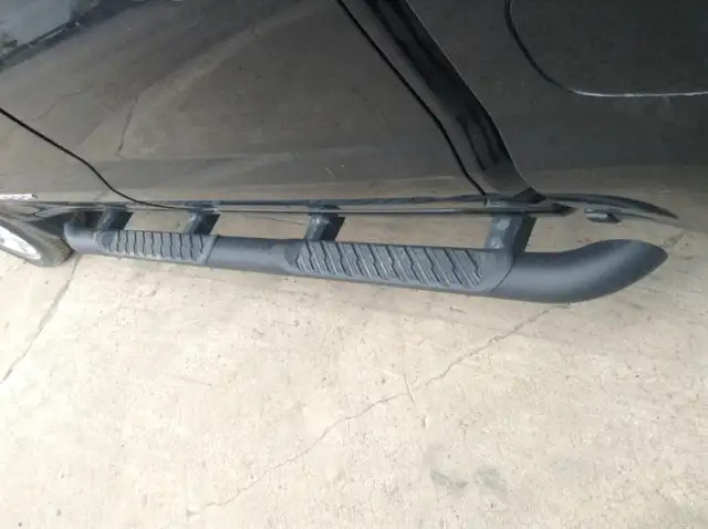 2019 GMC Running Boards Black in Other Parts & Accessories in St. Catharines - Image 2