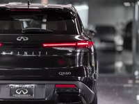 The 2024 INFINITI QX60 LUXE is the volume-leader of the Canadian lineup, striking a balance between... (image 5)