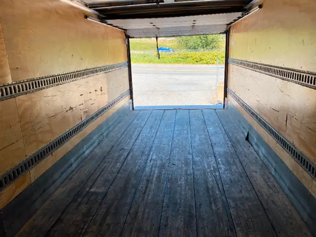 2017 Hino 338 Low Kms in Heavy Trucks in Abbotsford - Image 10