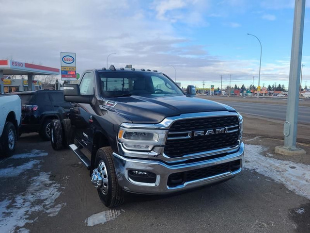 2024 Ram 3500HD Chassis Cab SLT in Cars & Trucks in Lethbridge - Image 4