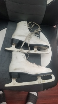 Dominion Canada Ladies Figure Ice Skates Size 7.5 or 8 Womens