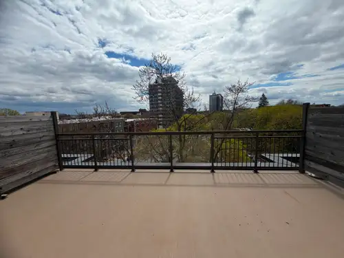 6275 Sherbrooke west, H4B 1M6.. fully renovated, open loft.. the space of a 3 1/2 into spacious stud...